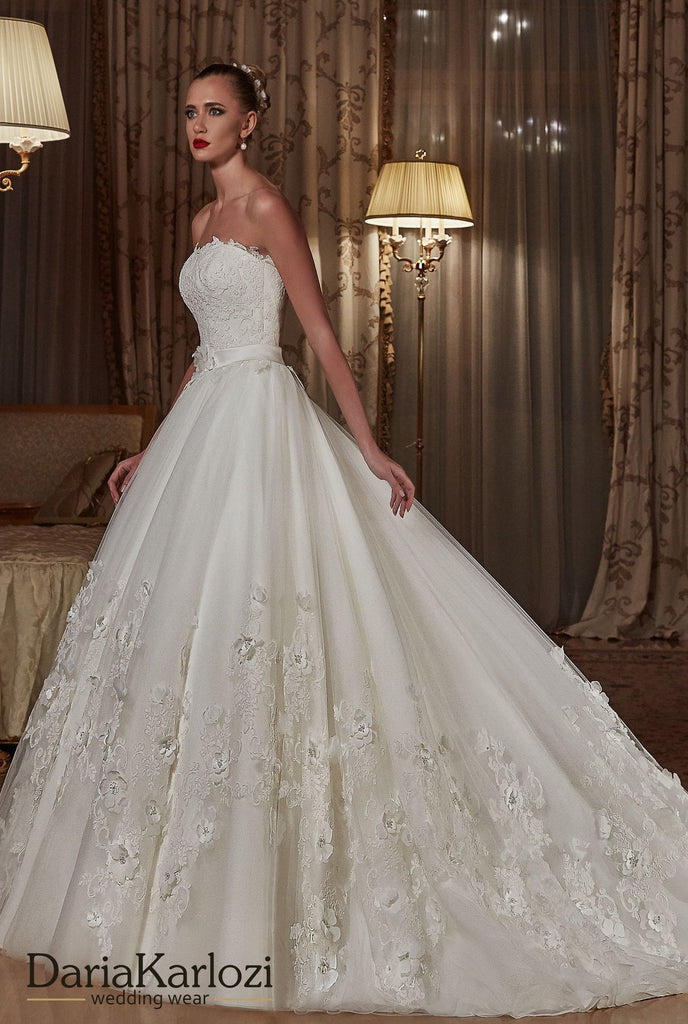 Ivory lace wedding dress ball gown A-Line strapless