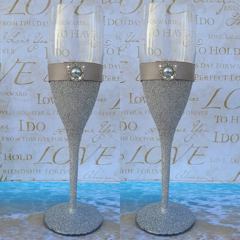 Wedding accessories 2 pcs champagne glasses
