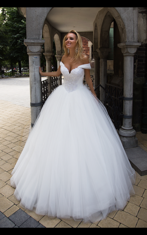 Lace  ivory princess ball gown lace A-Line wedding dress