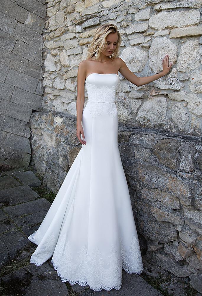 Lace STRAPLESS lace wedding dress