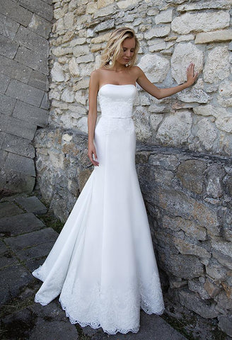Lace STRAPLESS lace wedding dress
